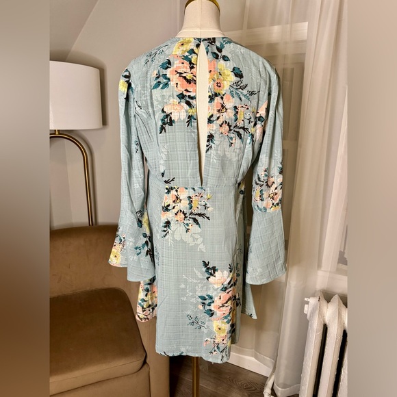 Angie | Floral Tie-Front Kimono - Picture 5 of 6